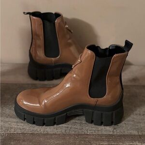 GUESS HESTIA LUG SOLE BOOTS SIZE 6.5